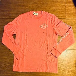 Men’s Aeropostale knit top. Rosewood with chest and sleeve screen. Medium- NEW!